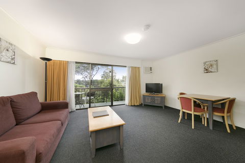 Mt Ommaney Hotel Apartments - Accommodation Nelson Bay 5