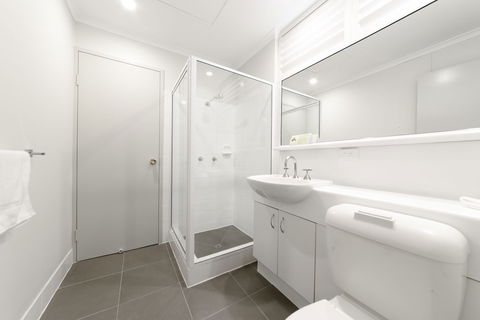 Mt Ommaney Hotel Apartments - Accommodation Nelson Bay 4