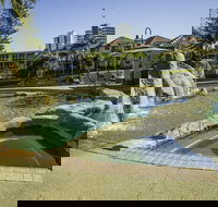 Paradise Island Resort - Accommodation Nelson Bay