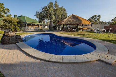 Overlander Homestead Motel - Accommodation Nelson Bay 2