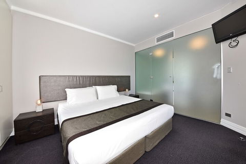 Mullaloo Beach Hotel & Apartments - Accommodation Nelson Bay 3