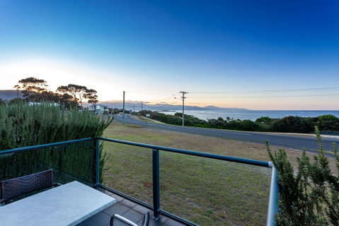 Beachfront At Bicheno - Accommodation Nelson Bay 4