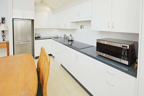 Jesmond Executive Villas - Accommodation Nelson Bay 3