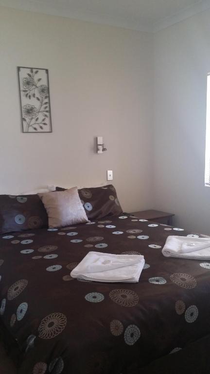 Lilacs Waterfront Villas & Cottages - Accommodation Nelson Bay 3