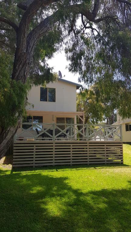 Lilacs Waterfront Villas & Cottages - Accommodation Nelson Bay 6