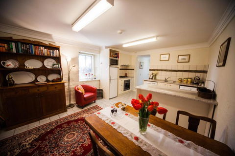 Sunnyside Cottage - Accommodation Nelson Bay 6