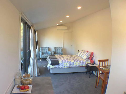 REBS BatB - Accommodation Nelson Bay 2