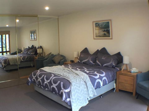 REBS BatB - Accommodation Nelson Bay 1