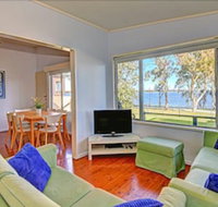 Lakes Edge Cottage - Accommodation Nelson Bay