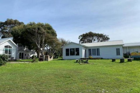 Surfside Backpacker - Accommodation Nelson Bay 0