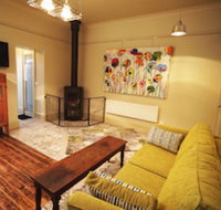 Latrobe Art Apartments - Accommodation Nelson Bay