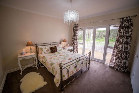 The Summer House Retreat - Accommodation Nelson Bay 1