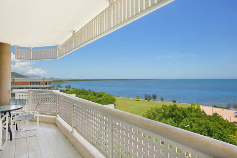 Cairns Ocean View Apartment - Accommodation Nelson Bay 6