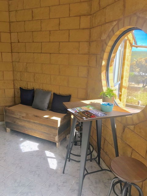 The 13th Apostle Backpackers - Accommodation Nelson Bay 2