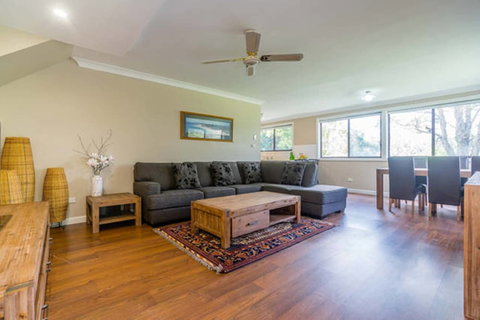 Kookaburra Retreat - Nelson Bay Accommodation.com 2