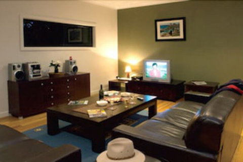 Plomer Beach House - Accommodation Nelson Bay 0