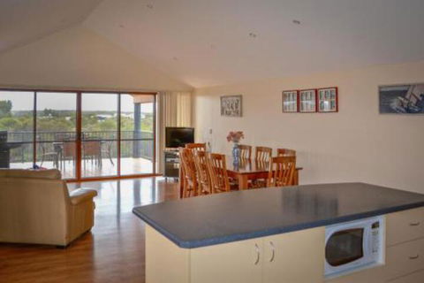 The Curly Seahorse - Accommodation Nelson Bay 3