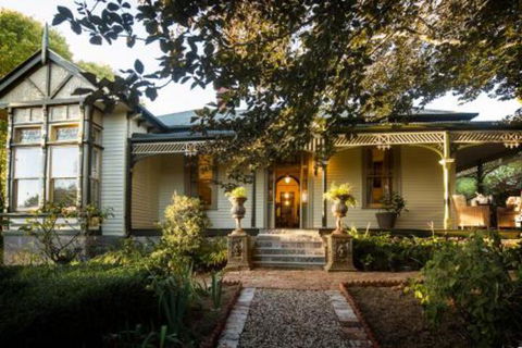 Holyrood House - Accommodation Nelson Bay 0
