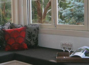 Hollyhock B&B - Accommodation Nelson Bay 1