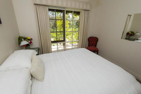 Hollyhock B&B - Accommodation Nelson Bay 4