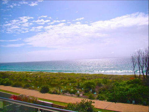 Waterfront Dream Vincentia - Nelson Bay Accommodation.com 4