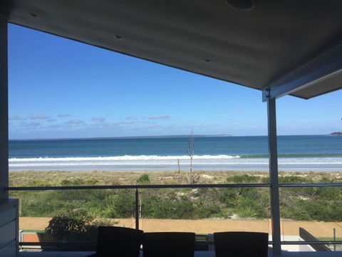 Waterfront Dream Vincentia - Nelson Bay Accommodation.com 2