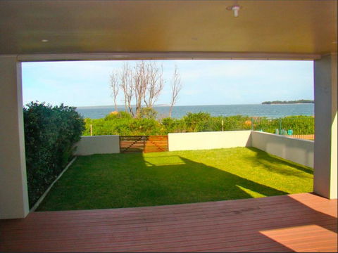 Waterfront Dream Vincentia - Nelson Bay Accommodation.com 6