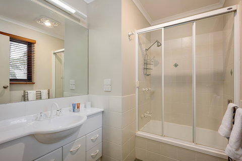 Absinthe - Accommodation Nelson Bay 0