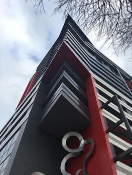 RNR Serviced Apartments Adelaide â€“ Grote St - Accommodation Nelson Bay 0