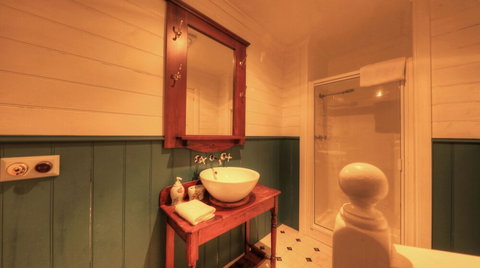 Grace's Spa Cottage - Accommodation Nelson Bay 5