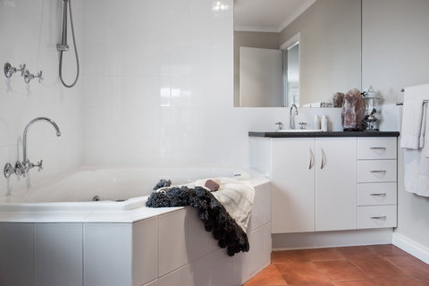 Accolade - Accommodation Nelson Bay 3