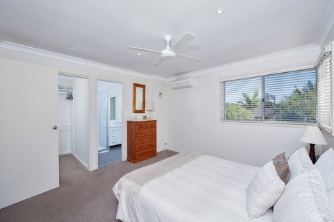 Sea Whispers - Nelson Bay Accommodation.com 2