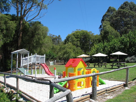 Pemberton Lake View Chalets - Accommodation Nelson Bay 4