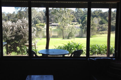 Pemberton Lake View Chalets - Accommodation Nelson Bay 2
