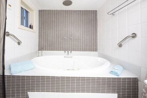La Casa - Nelson Bay Accommodation.com 6