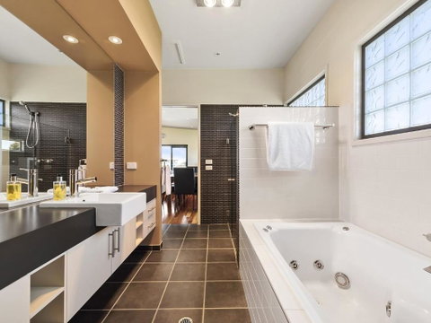 Apollos - Accommodation Nelson Bay 2