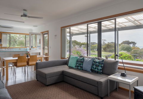 Emu Bay Holiday Homes - Accommodation Nelson Bay 4