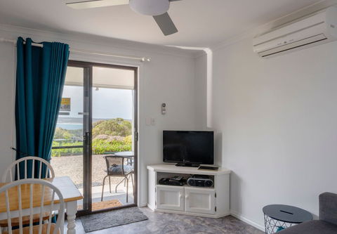 Emu Bay Holiday Homes - Accommodation Nelson Bay 3