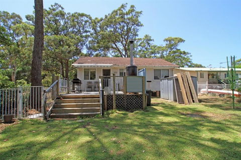 Beach & Bush Getaway - Nelson Bay Accommodation.com 3