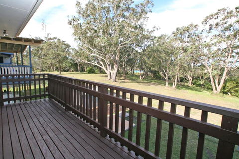 Hill Top Water & Bush Views - Nelson Bay Accommodation.com 1