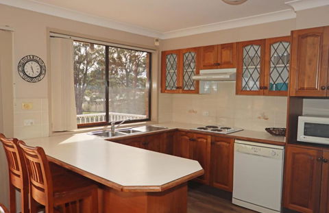 Hill Top Water & Bush Views - Nelson Bay Accommodation.com 2