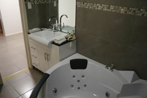 34 On Emily - Accommodation Nelson Bay 6