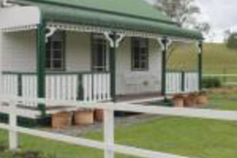 The Dollhouse Cottage - Accommodation Nelson Bay 0