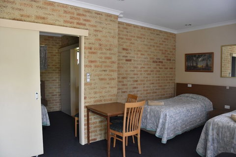 Valley Views Motel & Chalets - Accommodation Nelson Bay 2