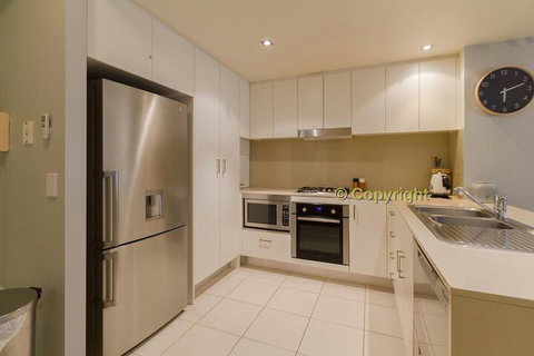 A Deluxe Swim Up Drift Apartments South - Accommodation Nelson Bay 3