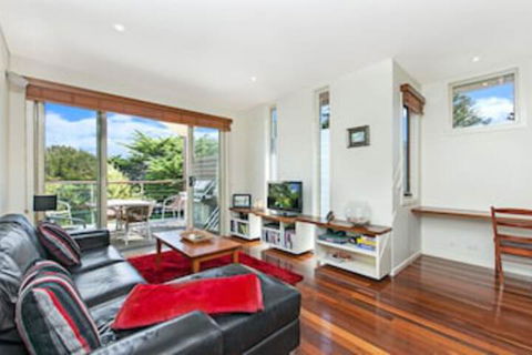 CASTWOOD VILLA No. 1 - Accommodation Nelson Bay 0