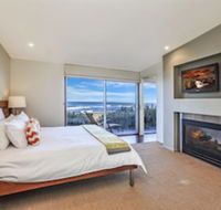 HEARNS BEACHSIDE VILLA 8 - Accommodation Nelson Bay