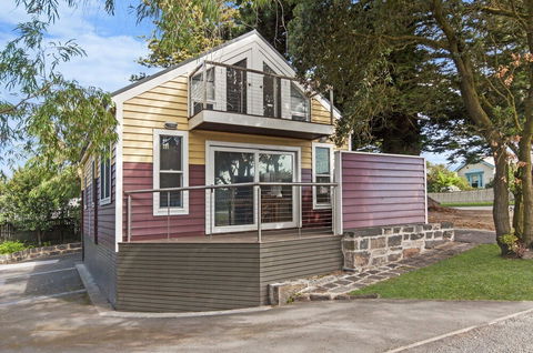 JOHANSSONS PERCH COTTAGE - Accommodation Nelson Bay 3