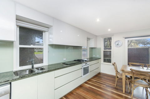 JOHANSSONS PERCH COTTAGE - Accommodation Nelson Bay 4