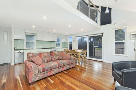 JOHANSSONS PERCH COTTAGE - Accommodation Nelson Bay 0